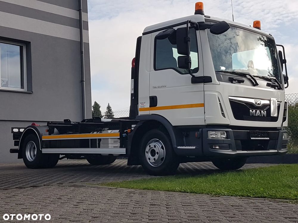 MAN TGL 12.220 HAKOWIEC 4x2 KLIMA - 30