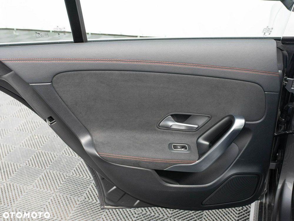 Mercedes-Benz CLA 200 mHEV 7G-DCT - 27