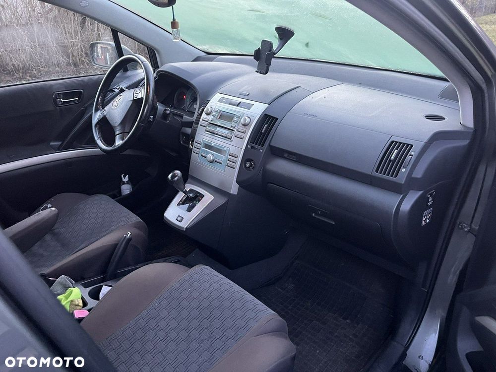 Toyota Corolla Verso - 5