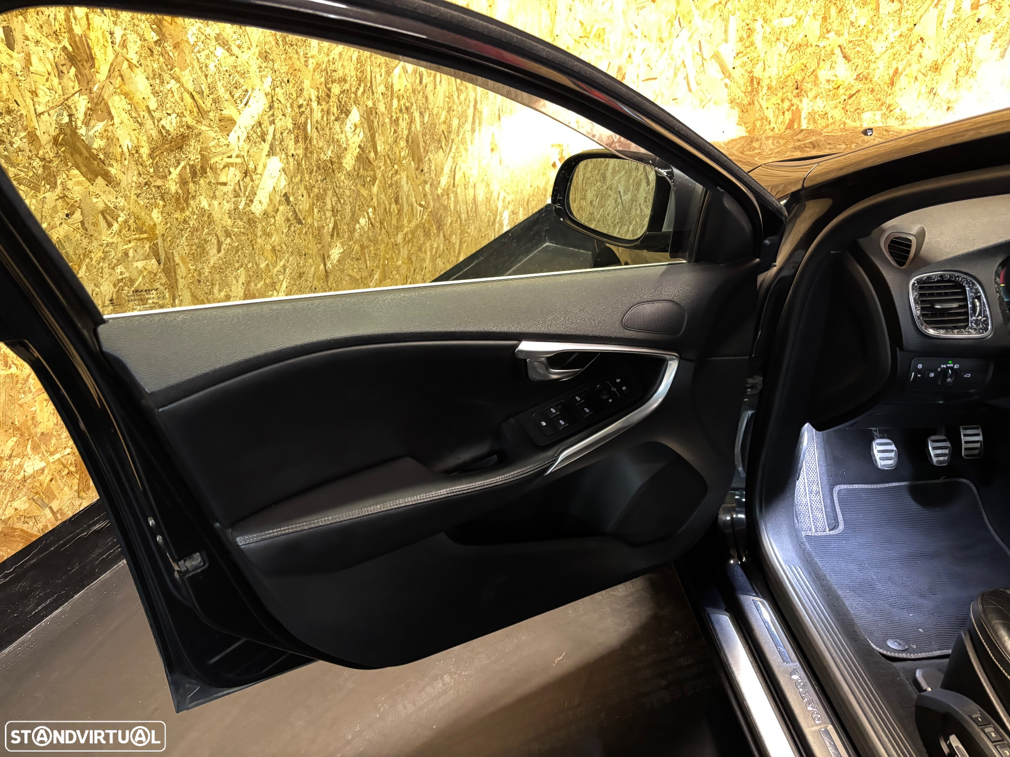 Volvo V40 1.6 D2 R-Design - 5