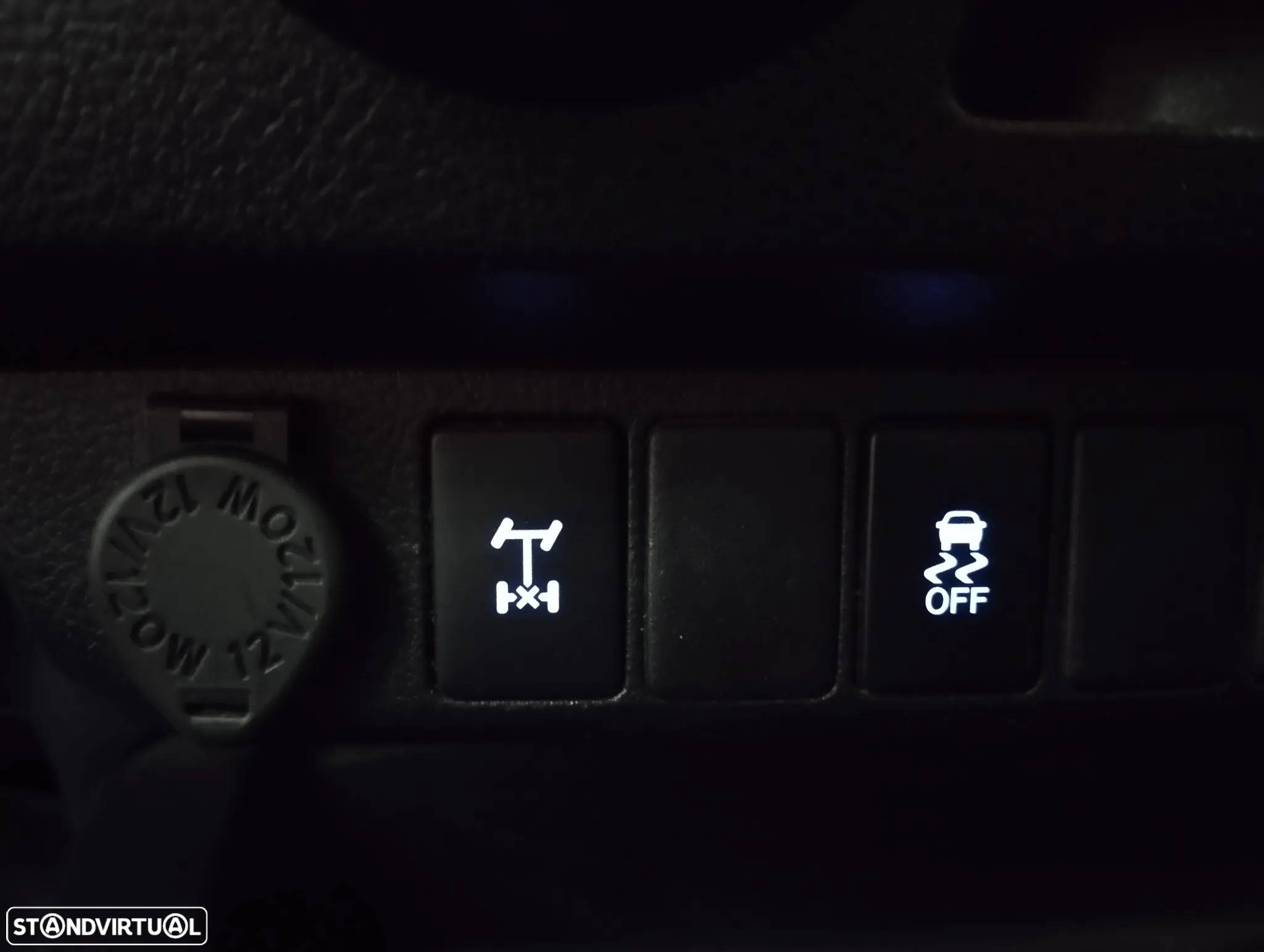 Toyota Hilux 2.4 D-4D 4WD CD CM - 23