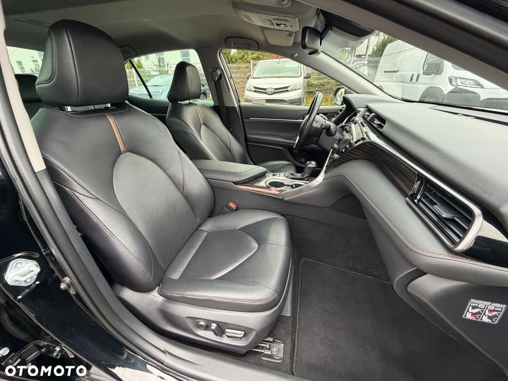 Toyota Camry 2.5 Hybrid Executive CVT - 32