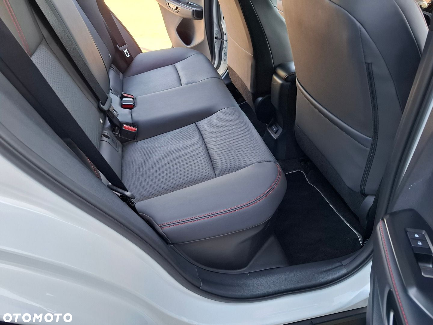 Lexus LBX 1.5 Hybrid Emotion - 26