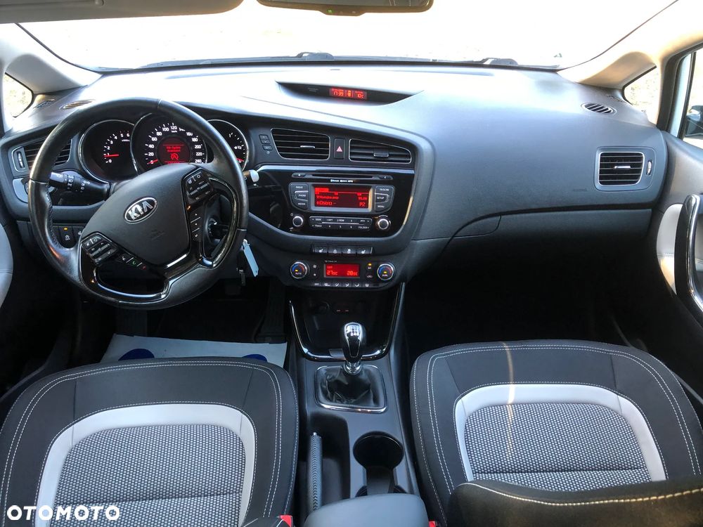 Kia Ceed 1.6 CRDi 128 Dream Team Edition - 28