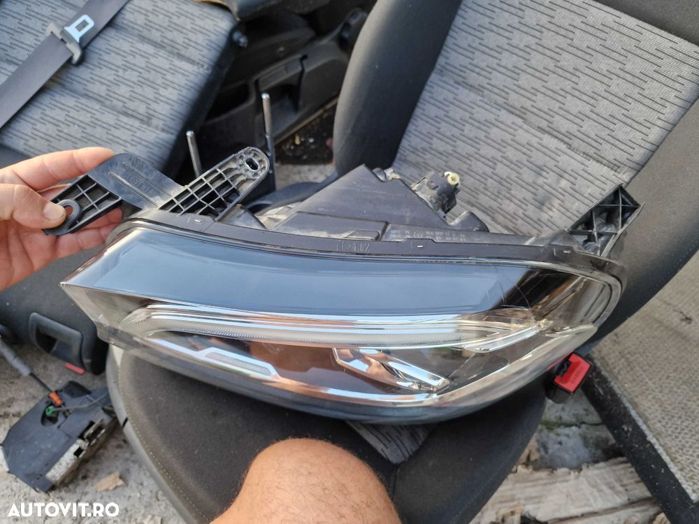 Far stânga Mercedes X Class A470 w470 Full Led cod A470906080o - 4