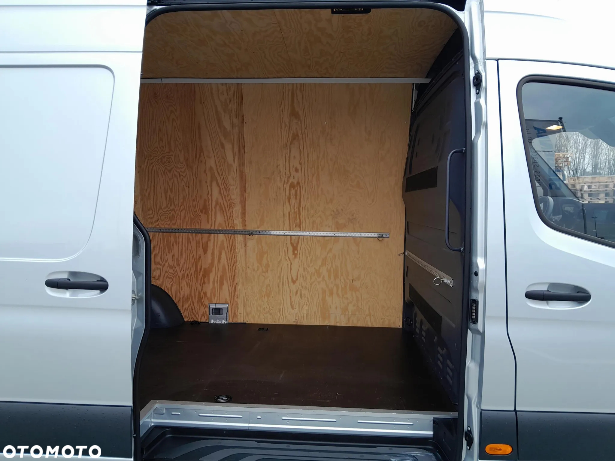 Mercedes-Benz Sprinter - 16