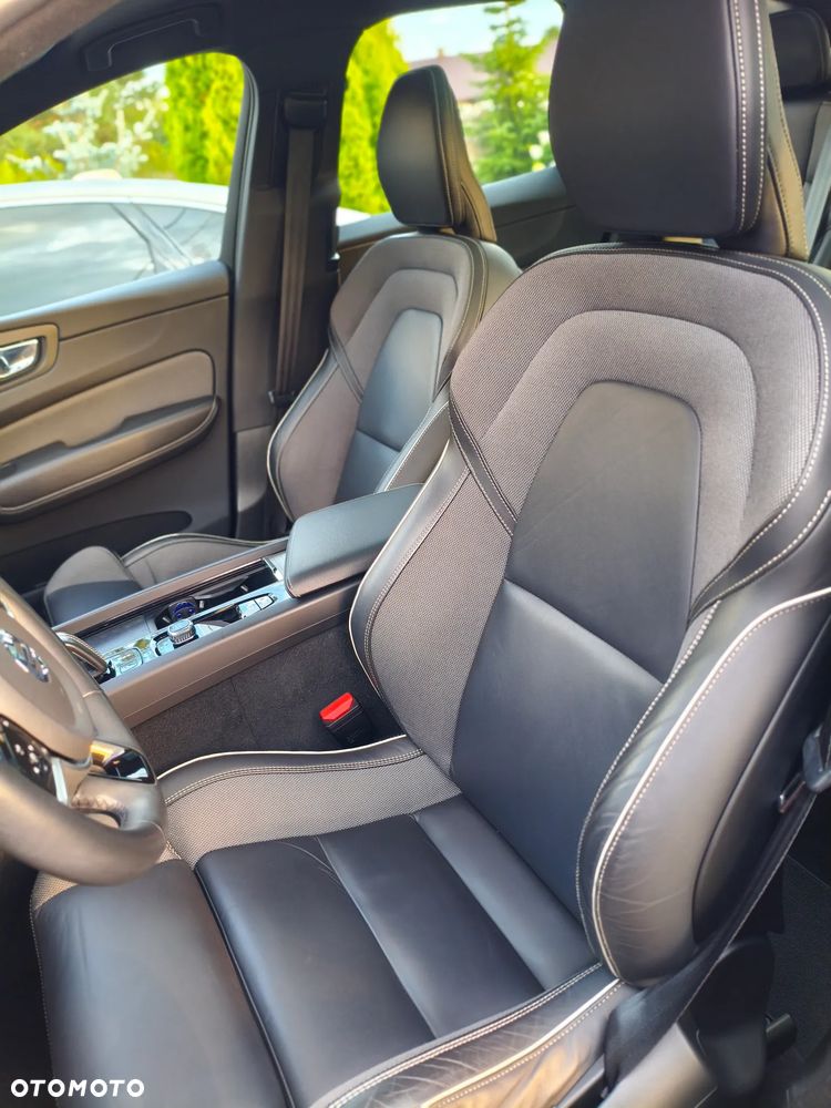 Volvo XC 60 B4 D AWD R-Design - 12