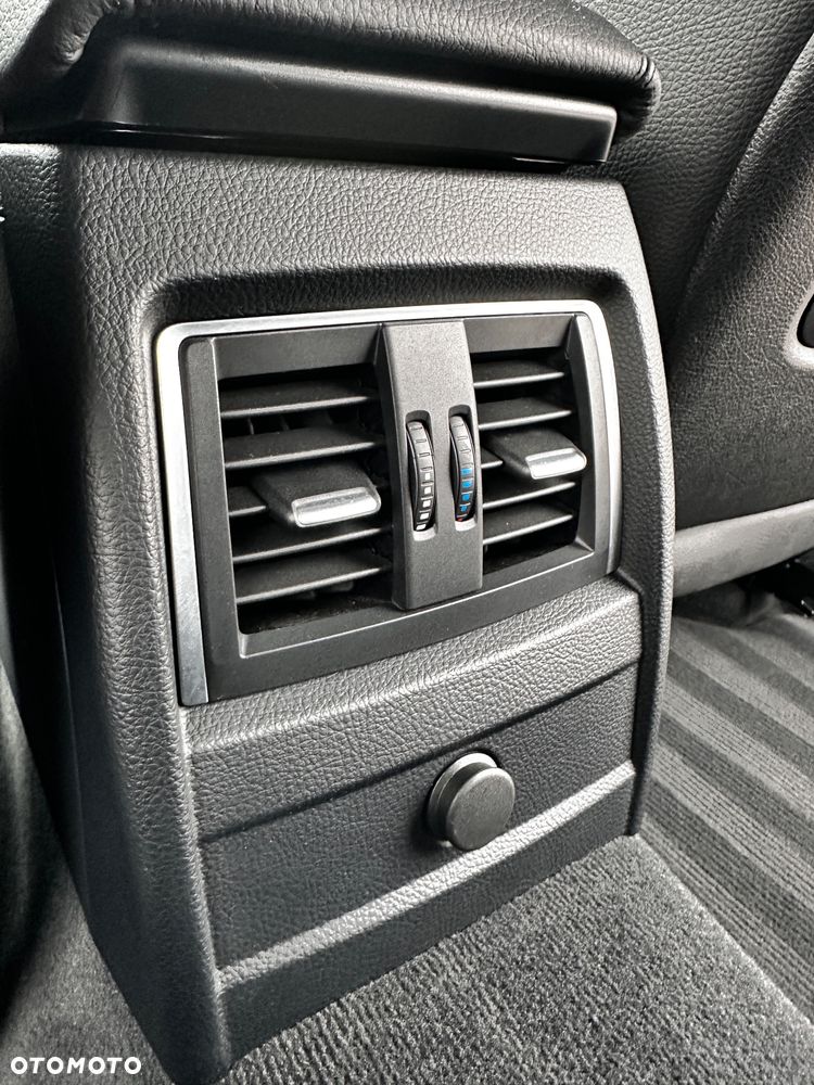 BMW 3GT 330i xDrive M Sport - 26