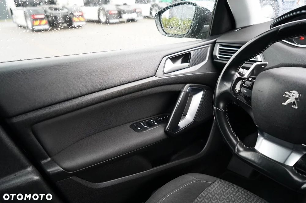 Peugeot 308 BlueHDi 130 EAT6 Stop & Start Active Business-Paket - 26