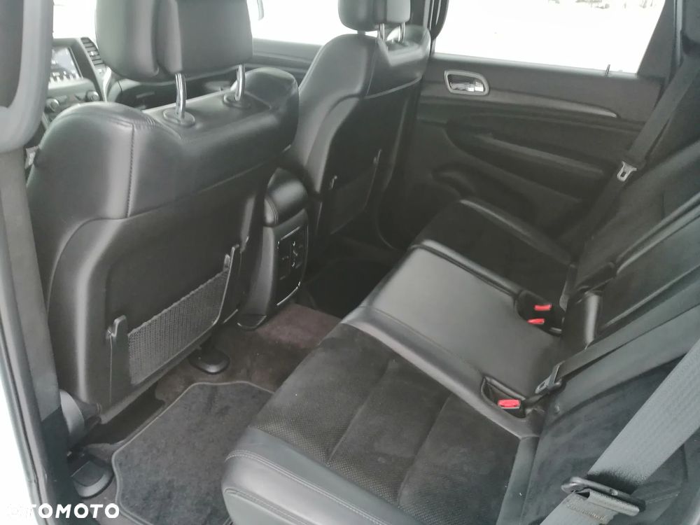 Jeep Grand Cherokee - 16