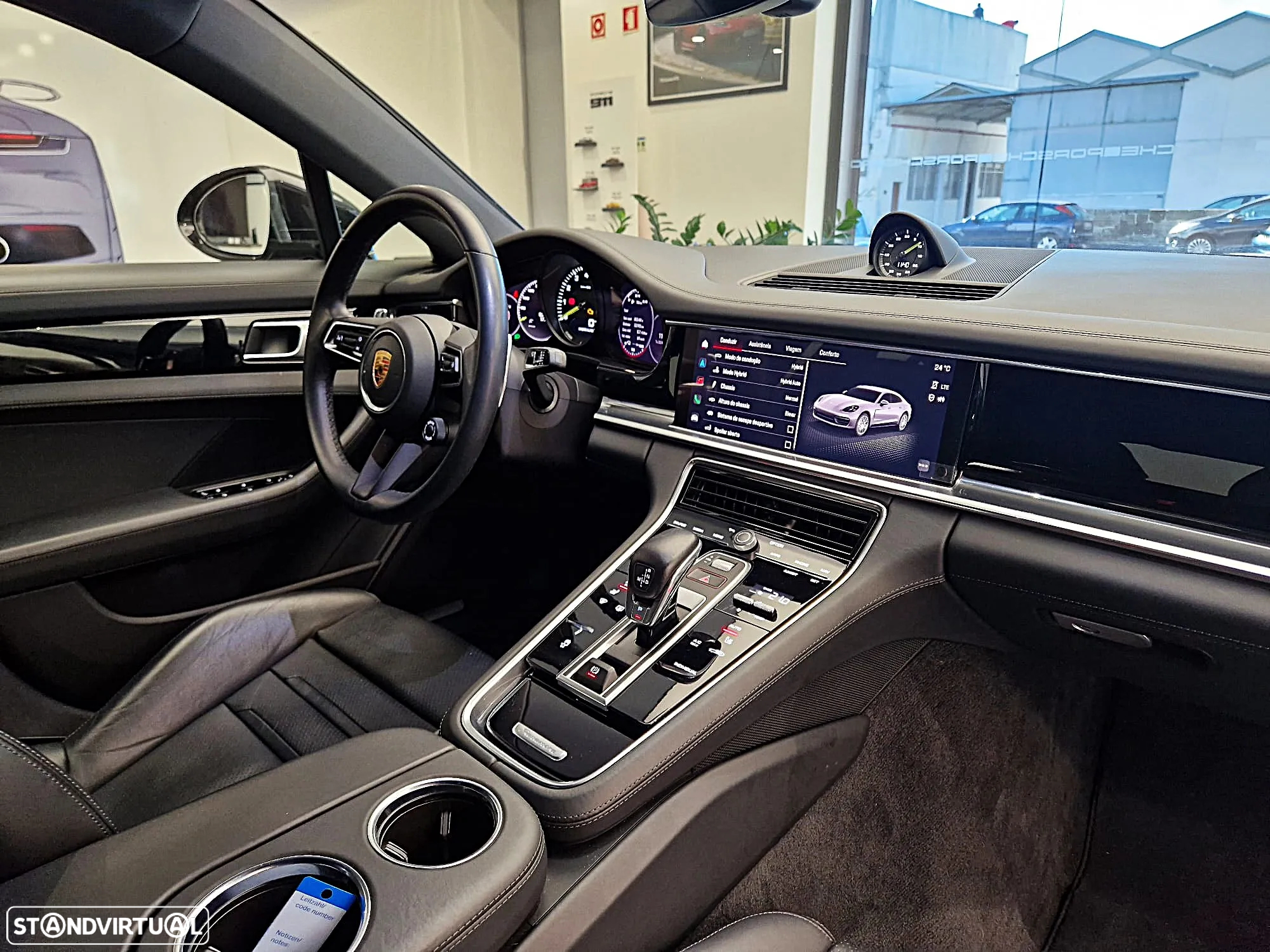 Porsche Panamera 4 E-Hybrid - 33