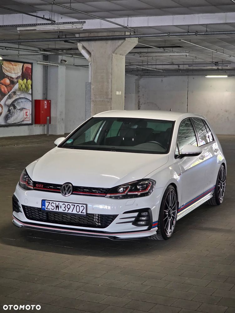 Volkswagen Golf - 1