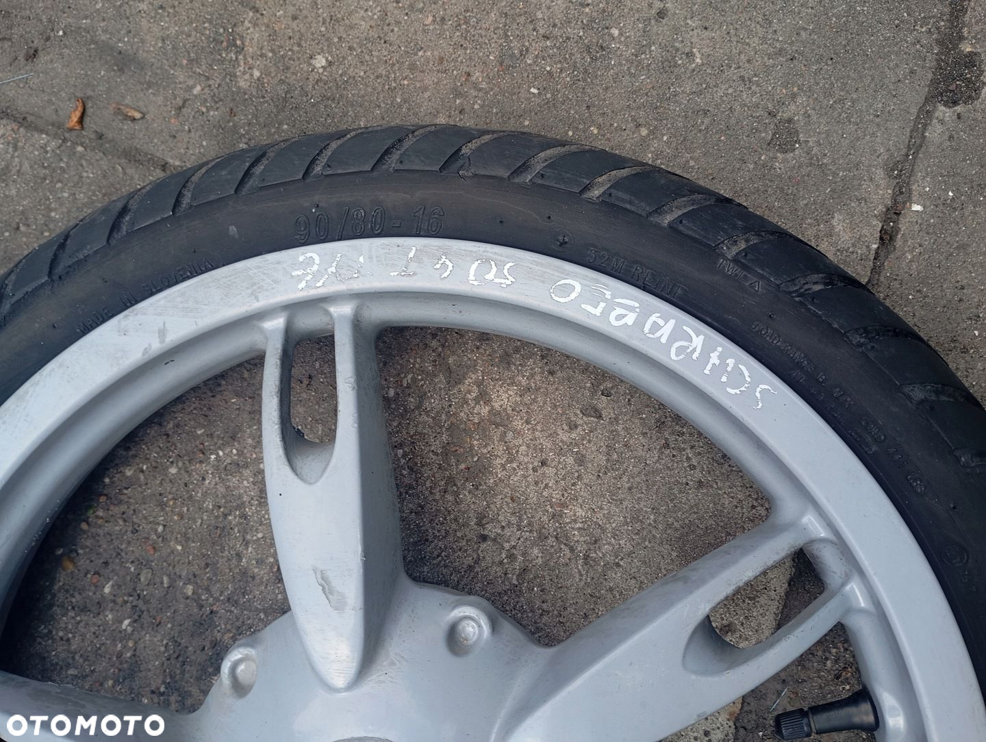 Aprilia Scarabeo 50 4T felga kolo tyl 90/80-16 - 2