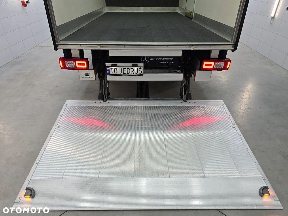 Mercedes-Benz SPRINTER 319 3.0 CDI KONTENER 4,28cmDługi 2,29cmSzero 2,24cmWysok + WINDA 750Kg 42Tyś km SERWIS DO OSTATNIEGO Km ASO MERCEDES-BENZ SALON PL STAN NOWY NOWY NOWY FABRYCZNA GWARANCJA - 14