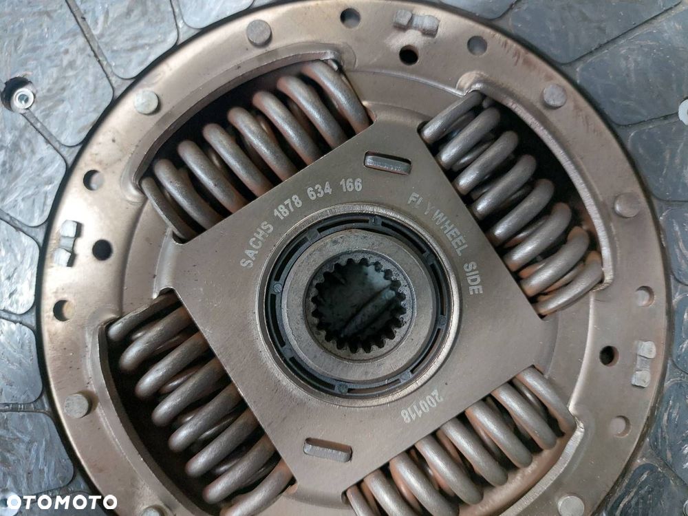 SPRZĘGŁO TARCZA + DOCISK + ŁOŻYSKO OPOROWE HYUNDAI I30 I 1.6 CRDI - 2