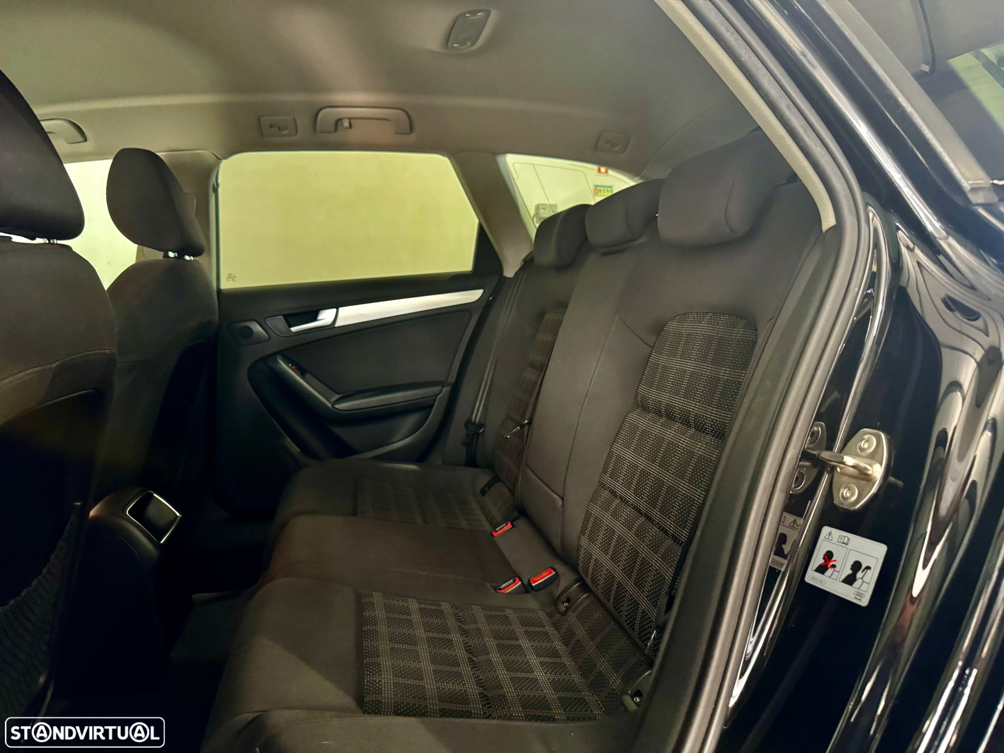 Audi A4 Avant 2.0 TDI Business Line Sport - 9