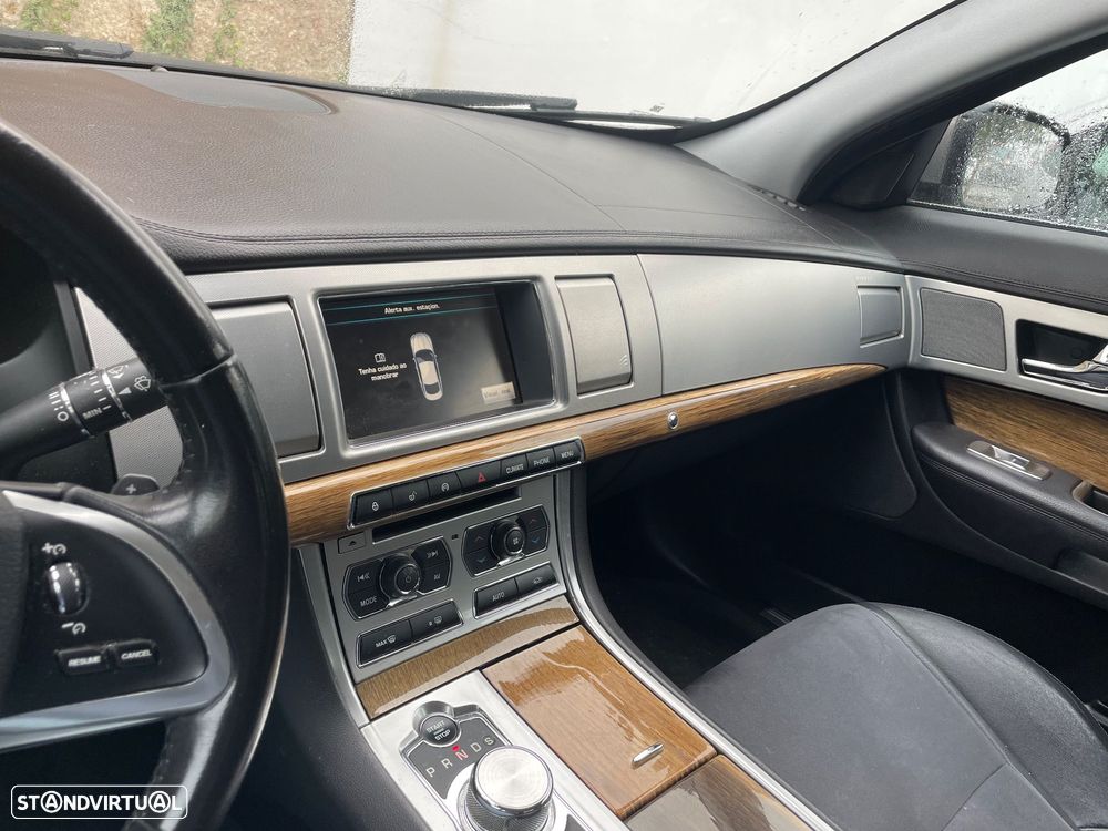 Jaguar XF 2.2 D Classic - 8