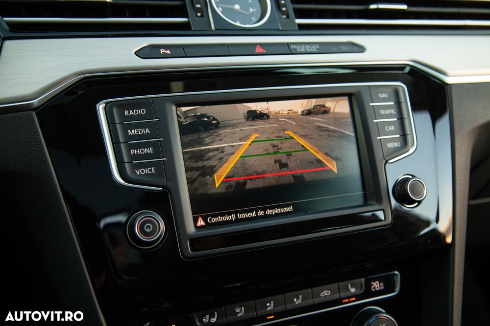 Volkswagen Passat Variant 2.0 TDI DSG 4Motion Highline - 22