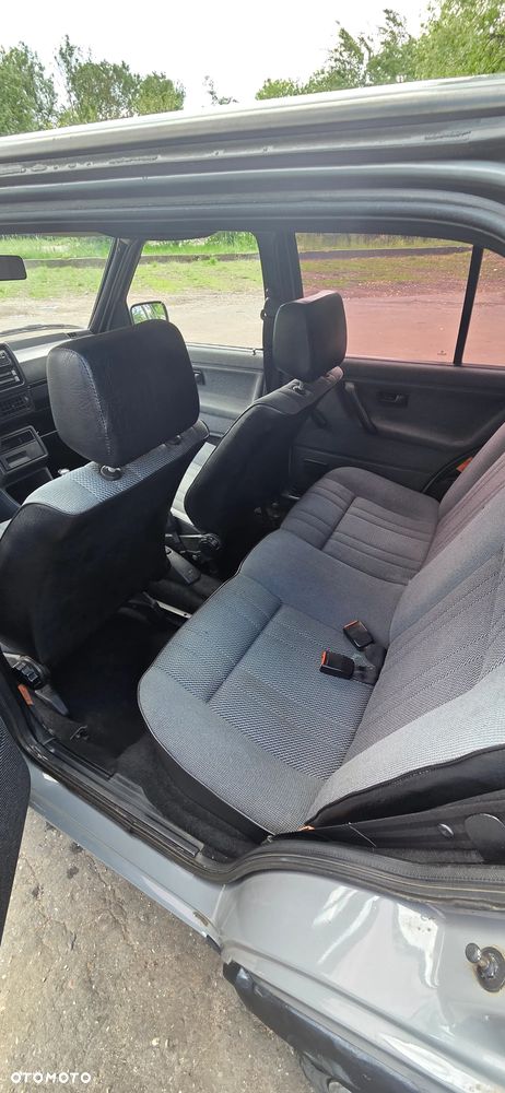Volkswagen Golf 1.6 CL - 9