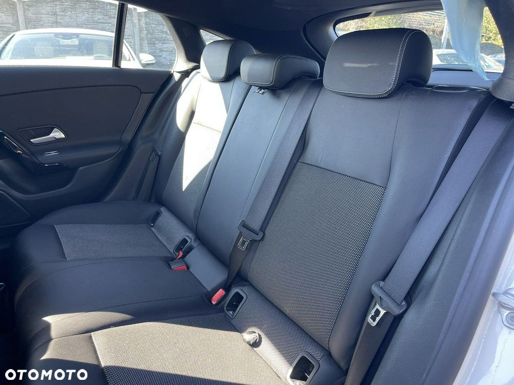 Mercedes-Benz CLA 180 7G-DCT - 9