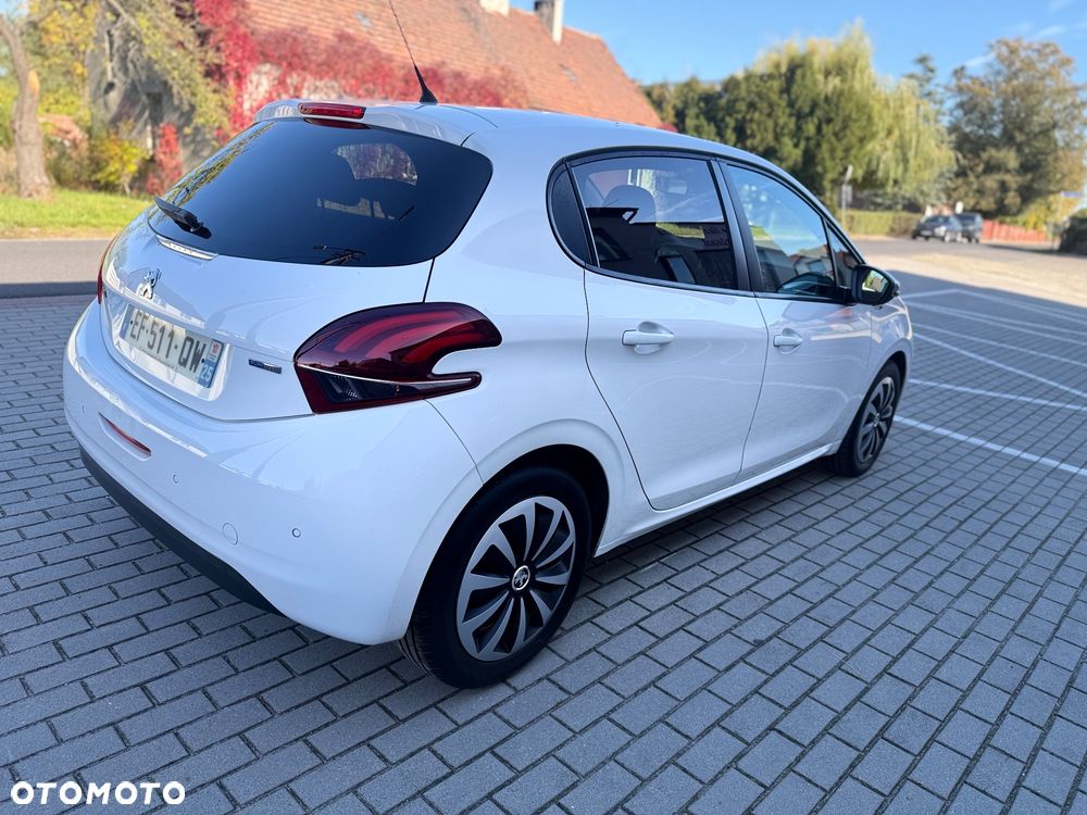 Peugeot 208 2016 photo 4