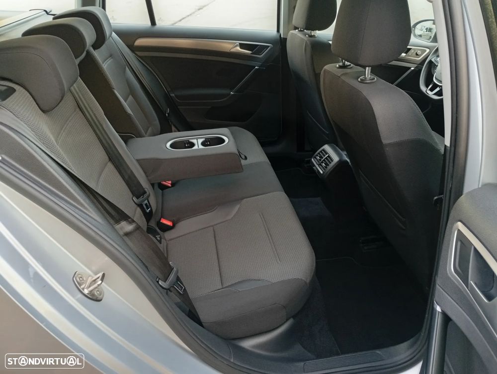 VW Golf Variant 1.6 TDi GPS Edition - 17