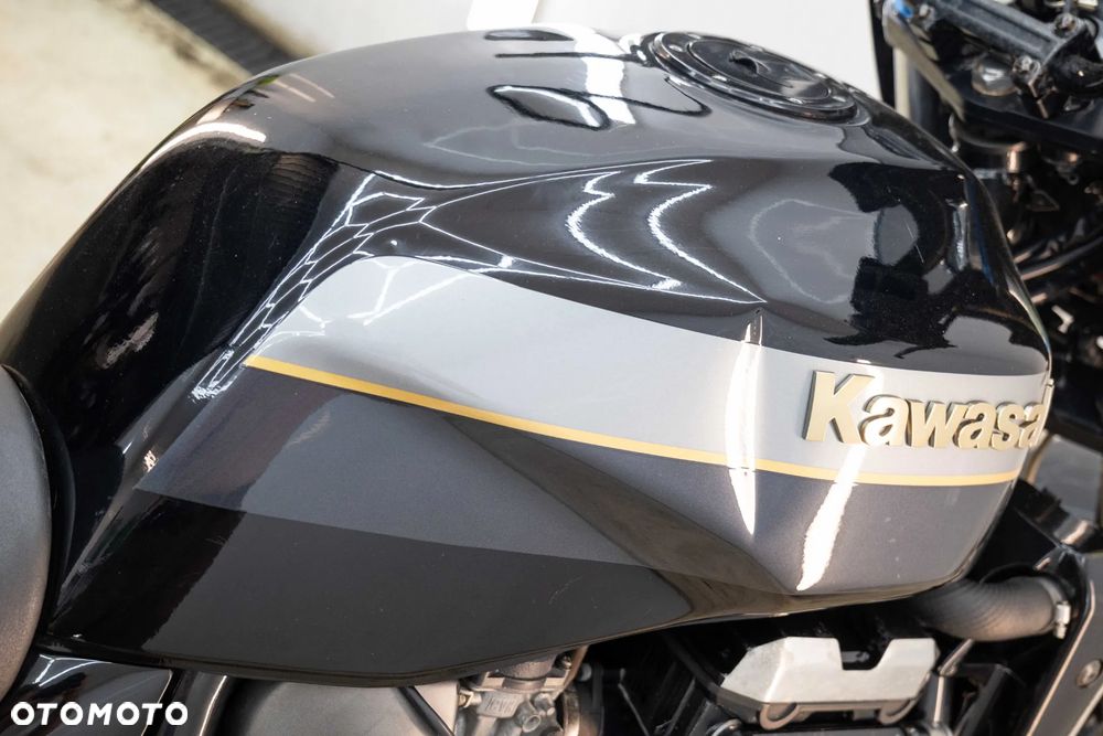 Kawasaki ZRX - 21