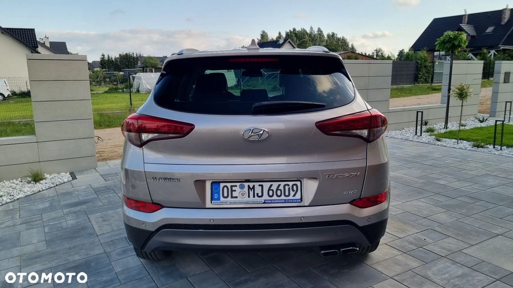 Hyundai Tucson 2.0 CRDi 4WD Automatik Intro Edition - 24