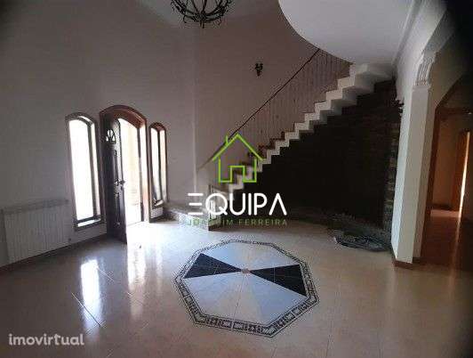 Moradia isolada, Tipologia T-9, na Freguesia de Meinedo, Concelho de L - Grande imagem: 3/11