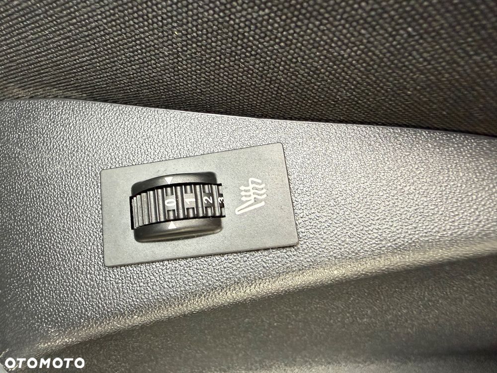 Peugeot 2008 BlueHDi 100 STOP & START Signature - 14