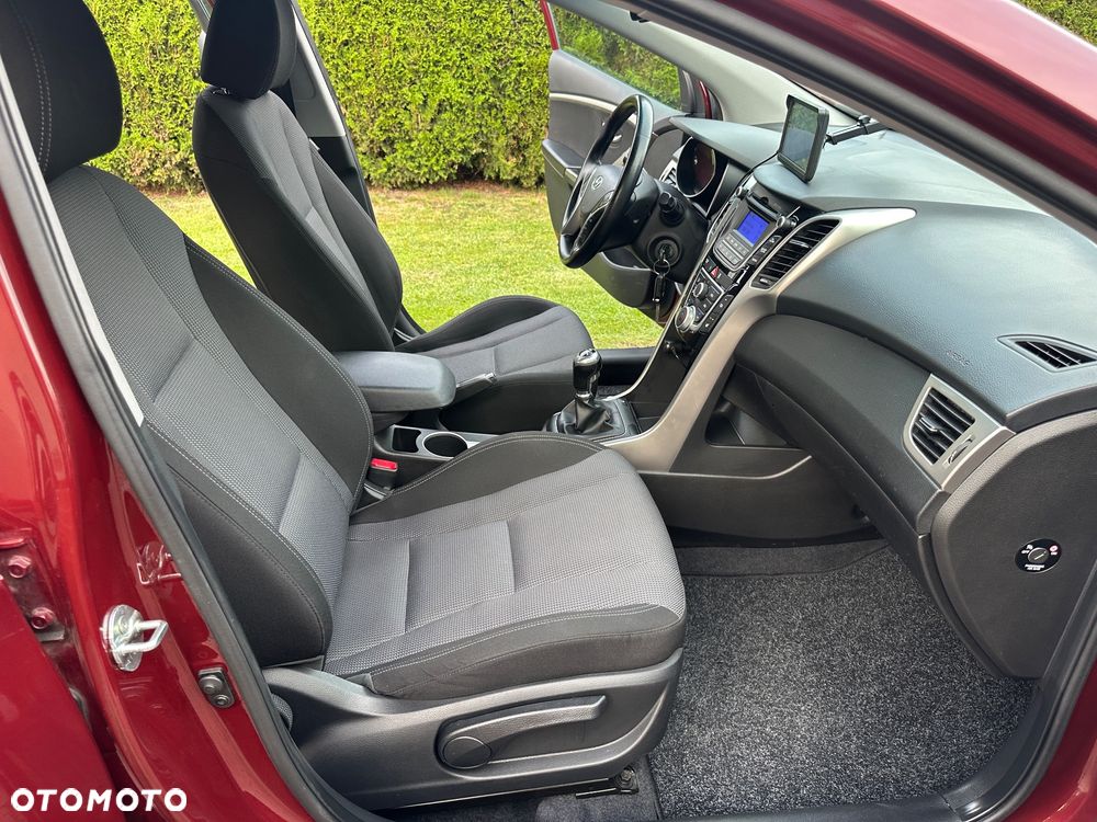 Hyundai i30 blue 1.4 Style - 30