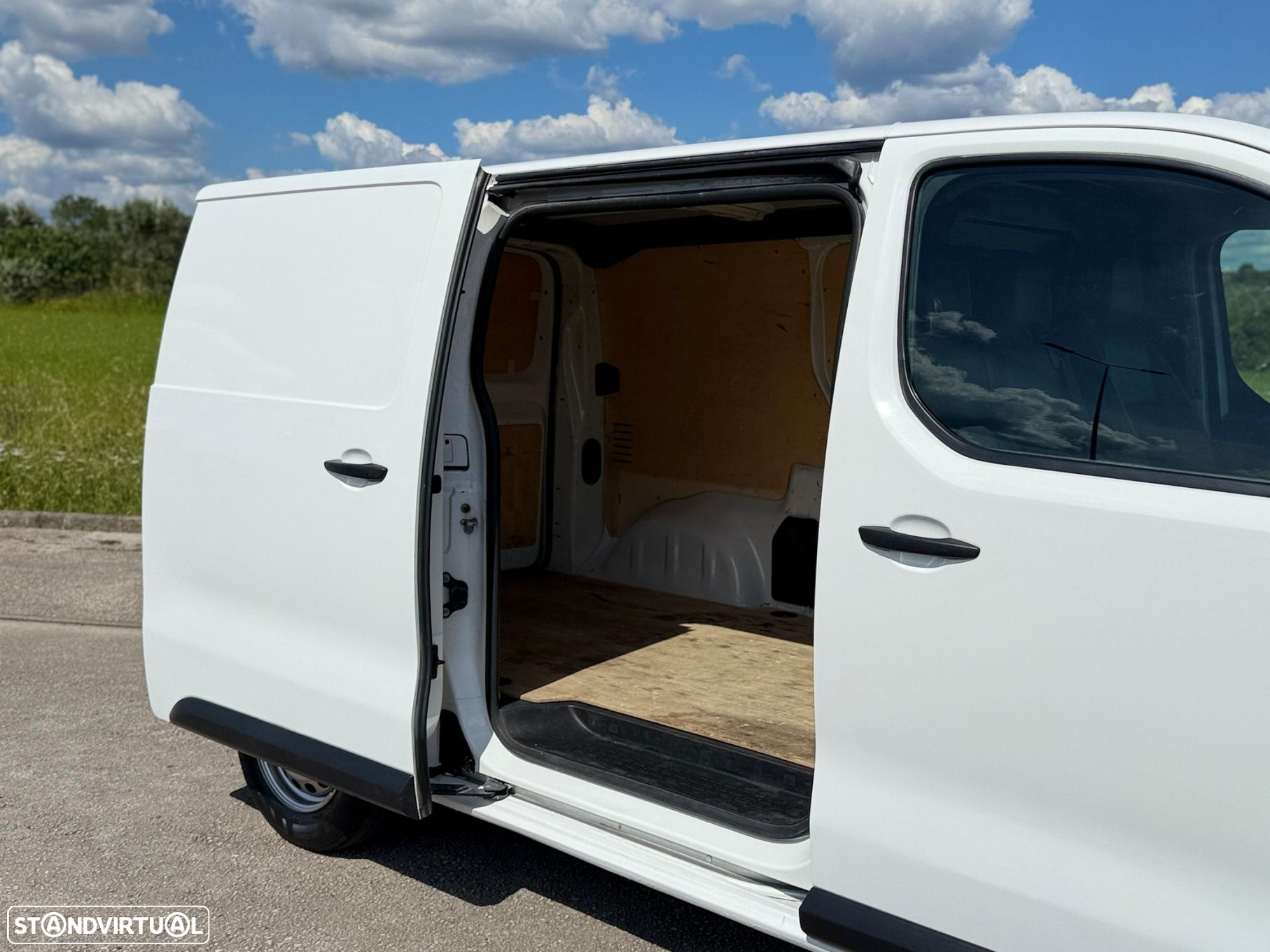 Peugeot Expert 1.5 BlueHDi L2H1 Premium Standard - 12