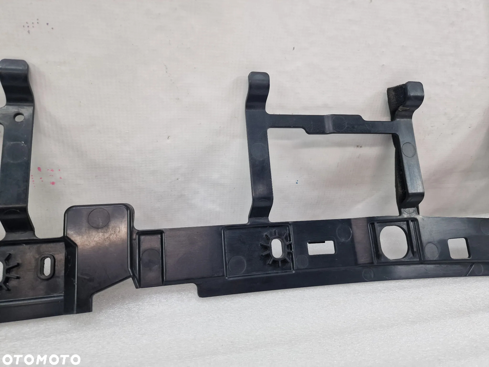 JAGUAR E-PACE / E PACE ŚLIZG / MOCOWANIE ZDERZAKA PRZEDNIEGO PRZÓD , NR J9C3-17640-A , NR AUKCJI WGN34 - 12