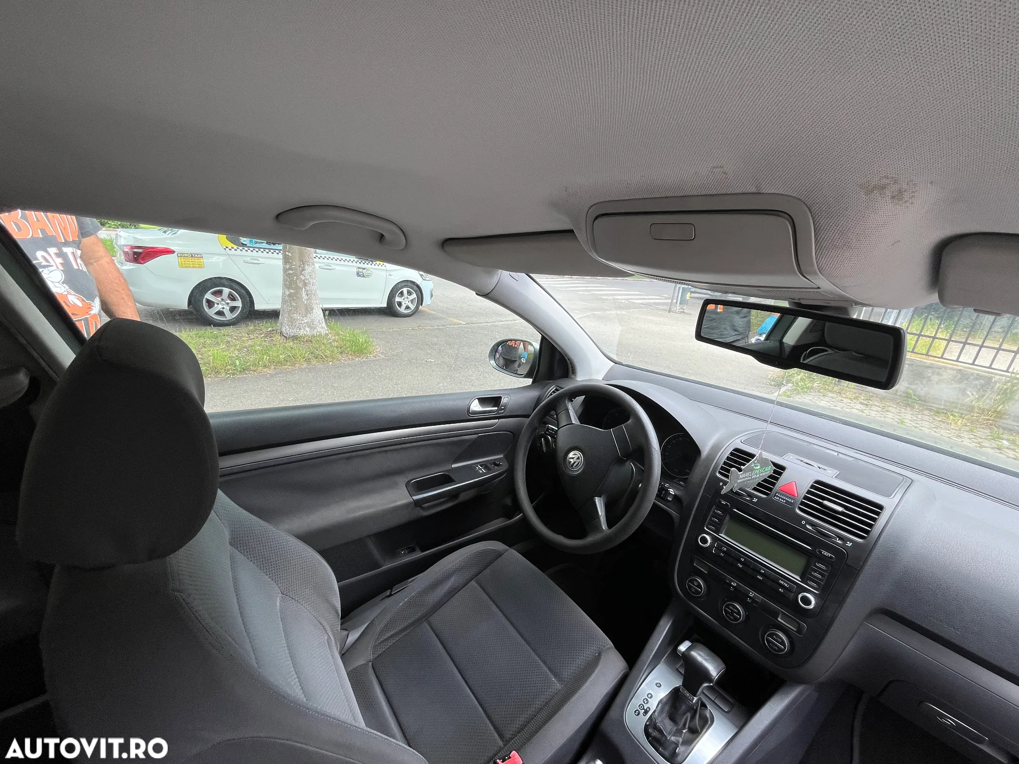 Volkswagen Golf 2.0 TDI Comfortline DSG - 11