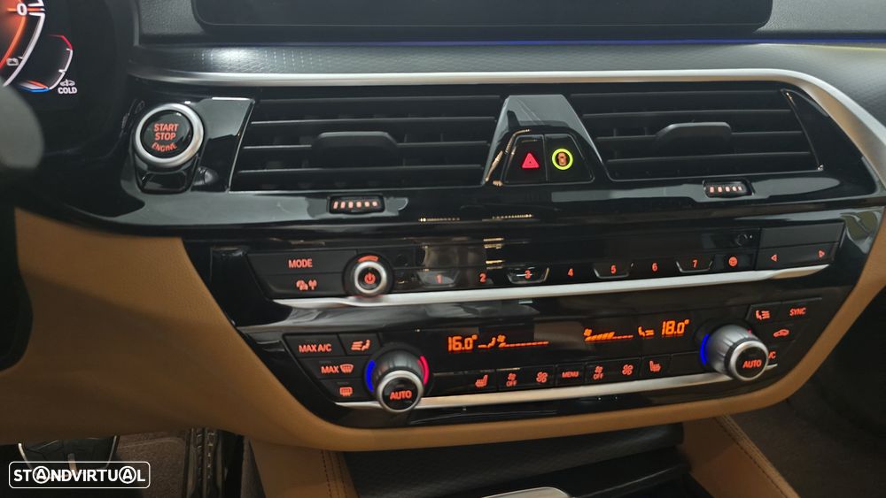 BMW 520 d Pack Desportivo M Auto - 32