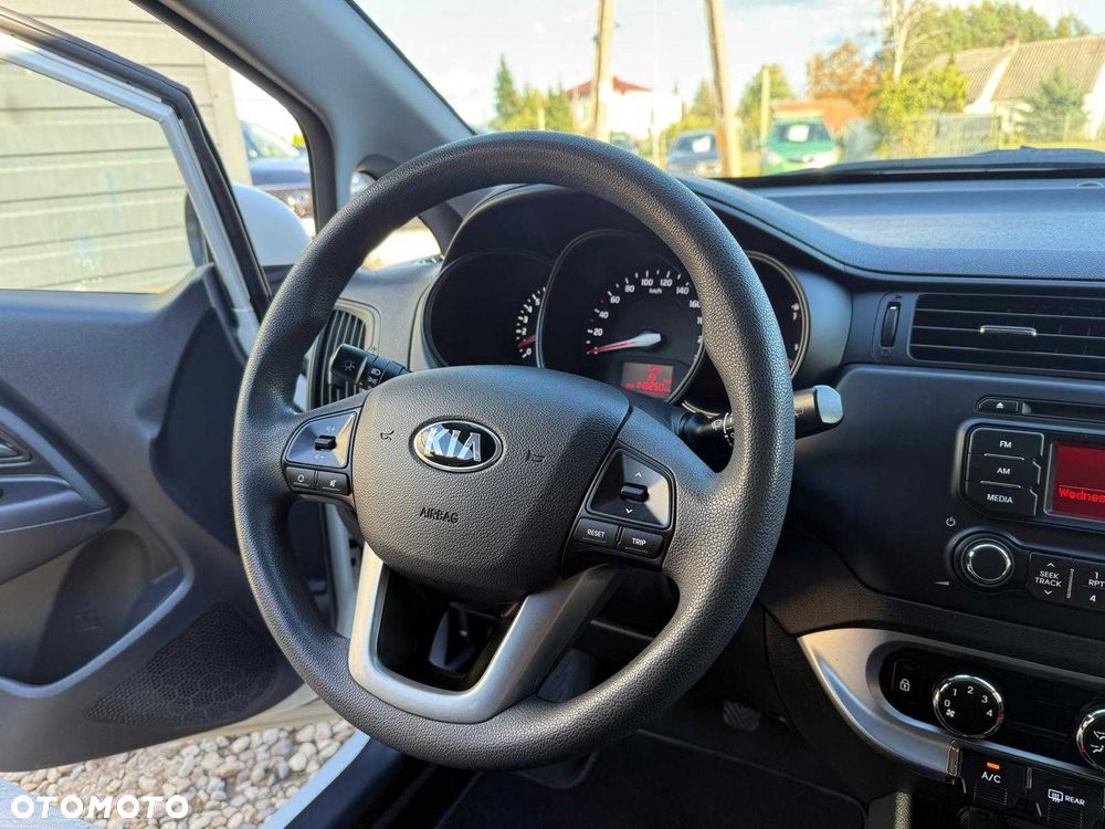 Kia Rio - 11