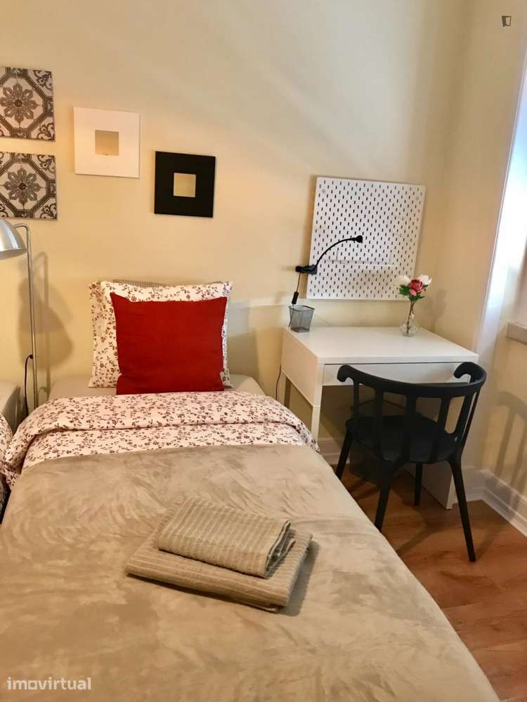 Quarto - localizado em Roma-Areeiro Lisbon - Grande imagem: 5/17