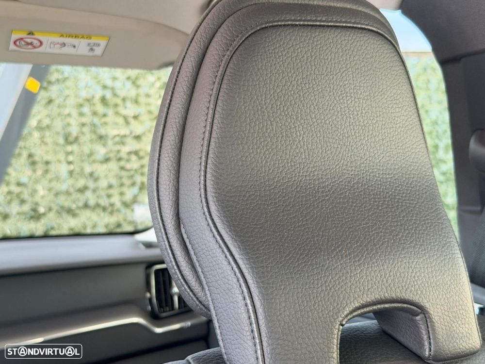 Volvo XC 60 2.0 T6 PHEV R-Design AWD - 41