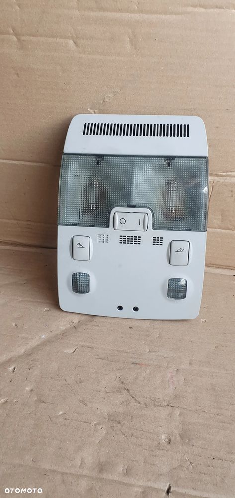 Lampka oświetlenie kabiny podsufitki Audi A3 8P 8E0947135E 8E0947565 - 5