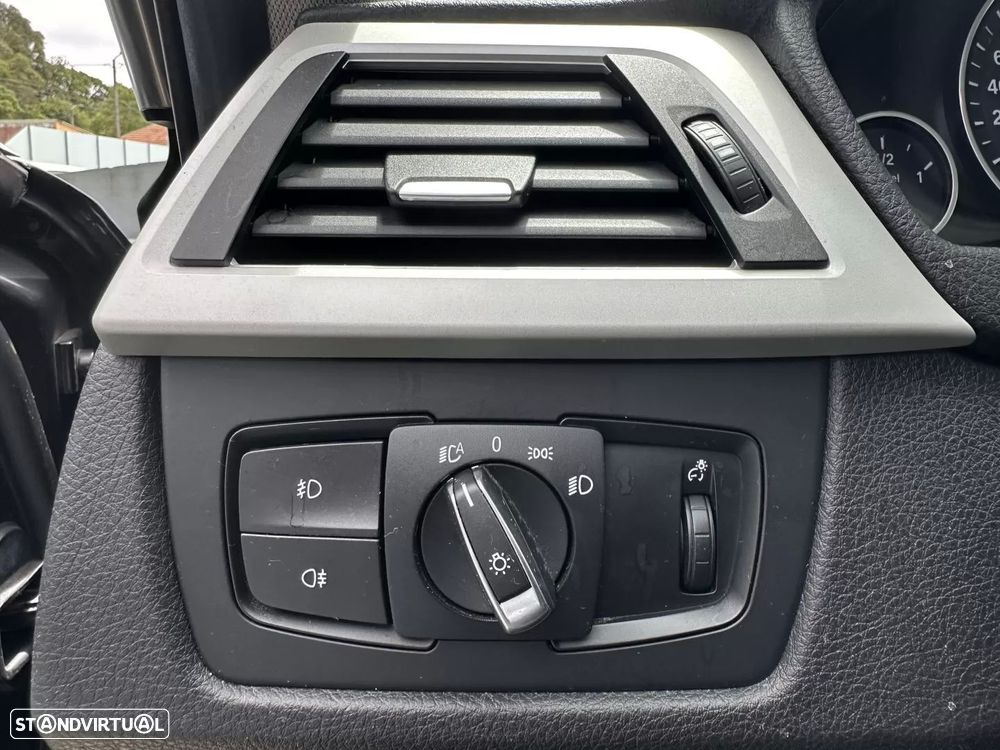 BMW 320 d EfficientDynamics Line Sport - 23