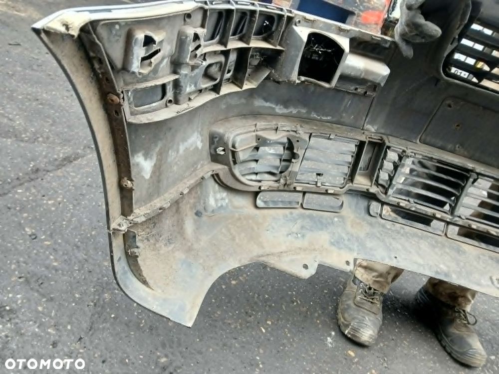 Volkswagen Passat B5 Zderzak przedni - 11