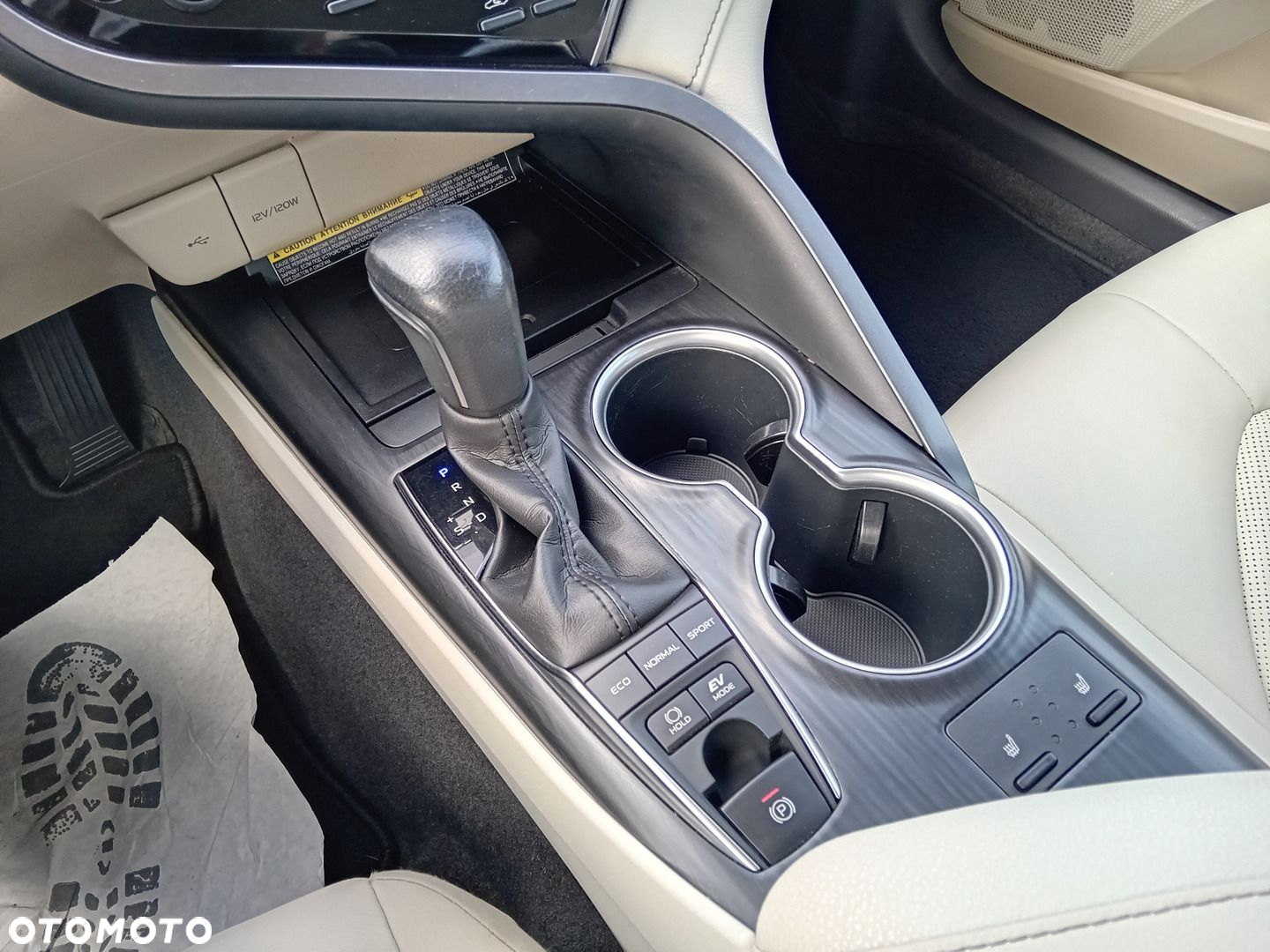 Toyota Camry 2.5 Hybrid Executive CVT - 15