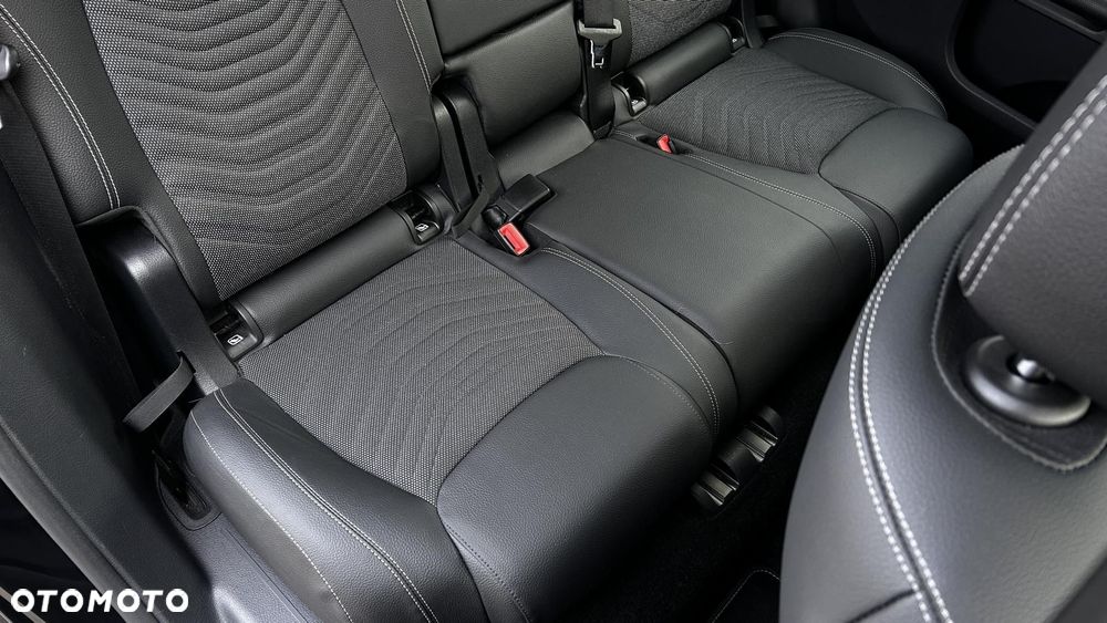 Mercedes-Benz GLB 200 Style 7G-DCT - 25