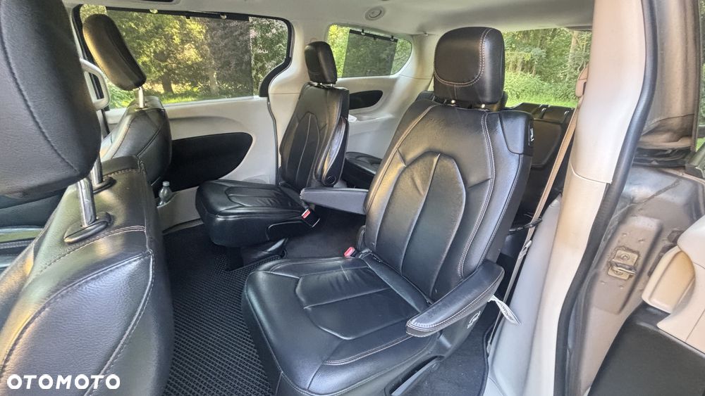 Chrysler Pacifica - 13
