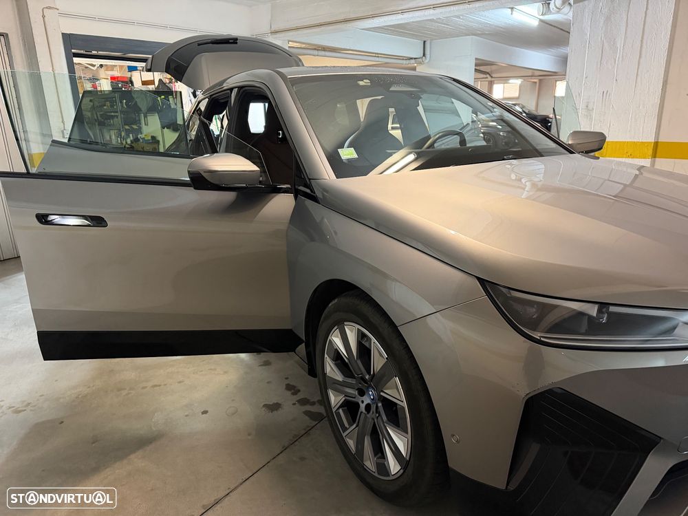 BMW iX xDrive 40 Pack Desportivo - 16