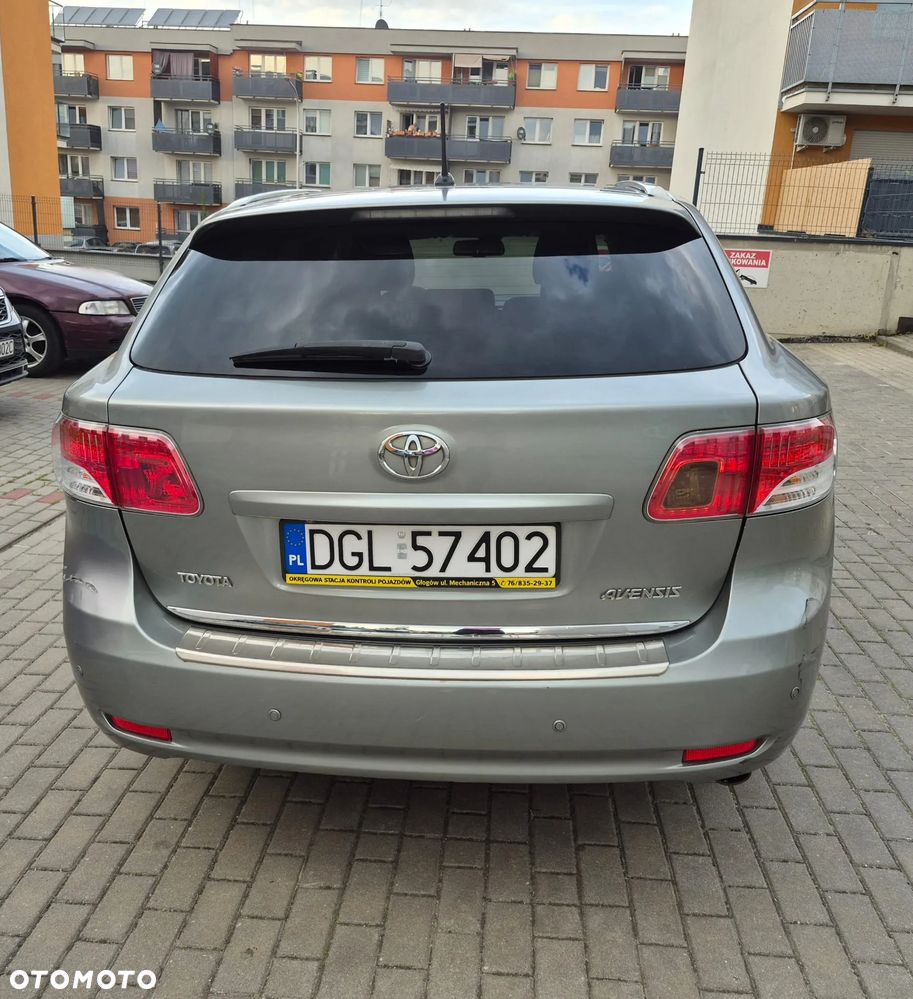 Toyota Avensis 2.2 D-4D Platinium - 4