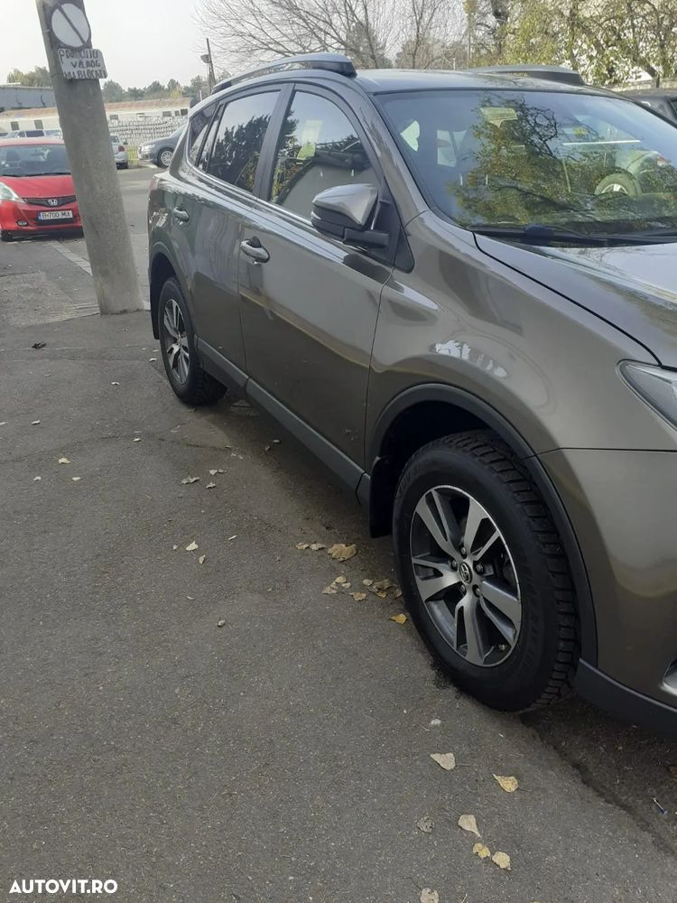 Toyota RAV4 2.0 D-4D 2WD Luxury - 13