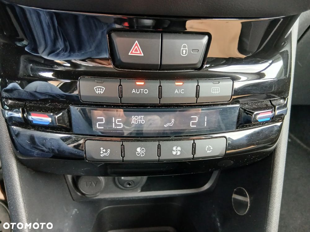 Peugeot 208 - 9