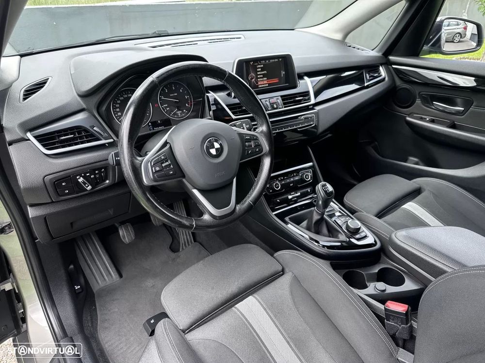 BMW 218 Active Tourer d Line Sport - 23
