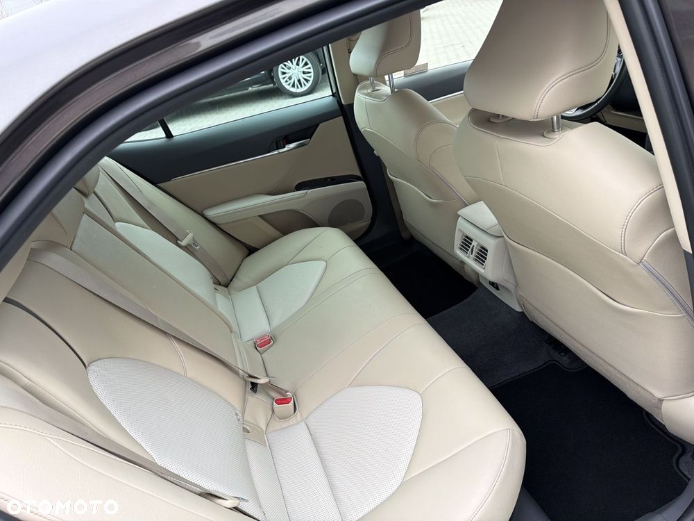 Toyota Camry 2.5 Hybrid Executive CVT - 11